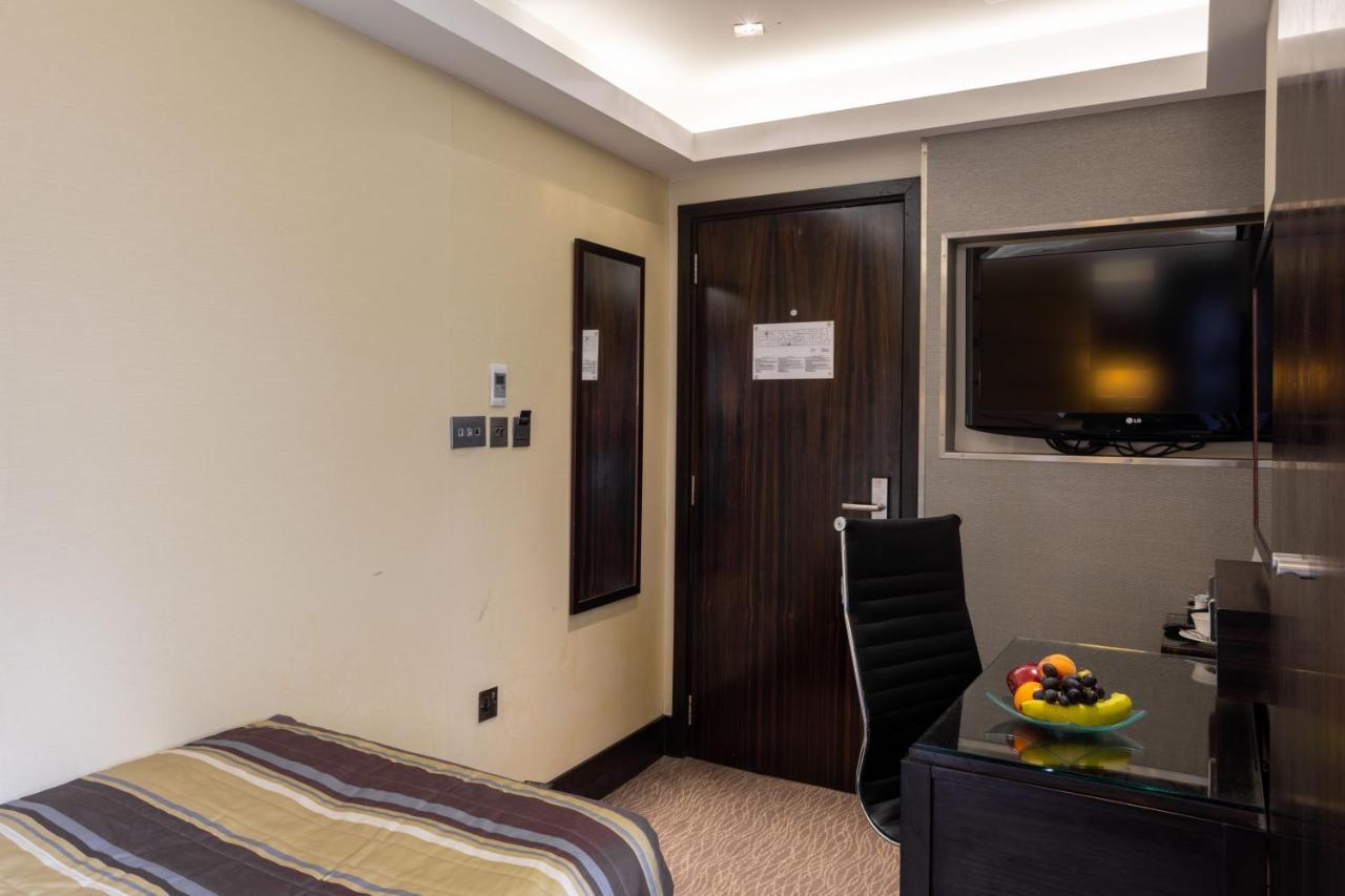 Park Grand Mayfair Londen Buitenkant foto A room at the hotel