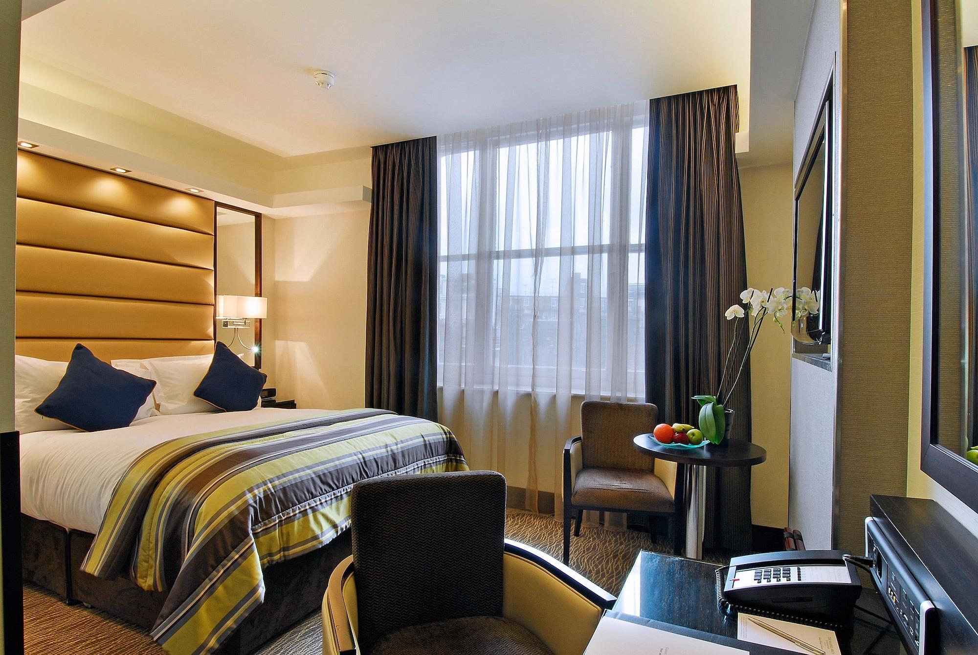Park Grand Mayfair Londen Buitenkant foto A room at the hotel