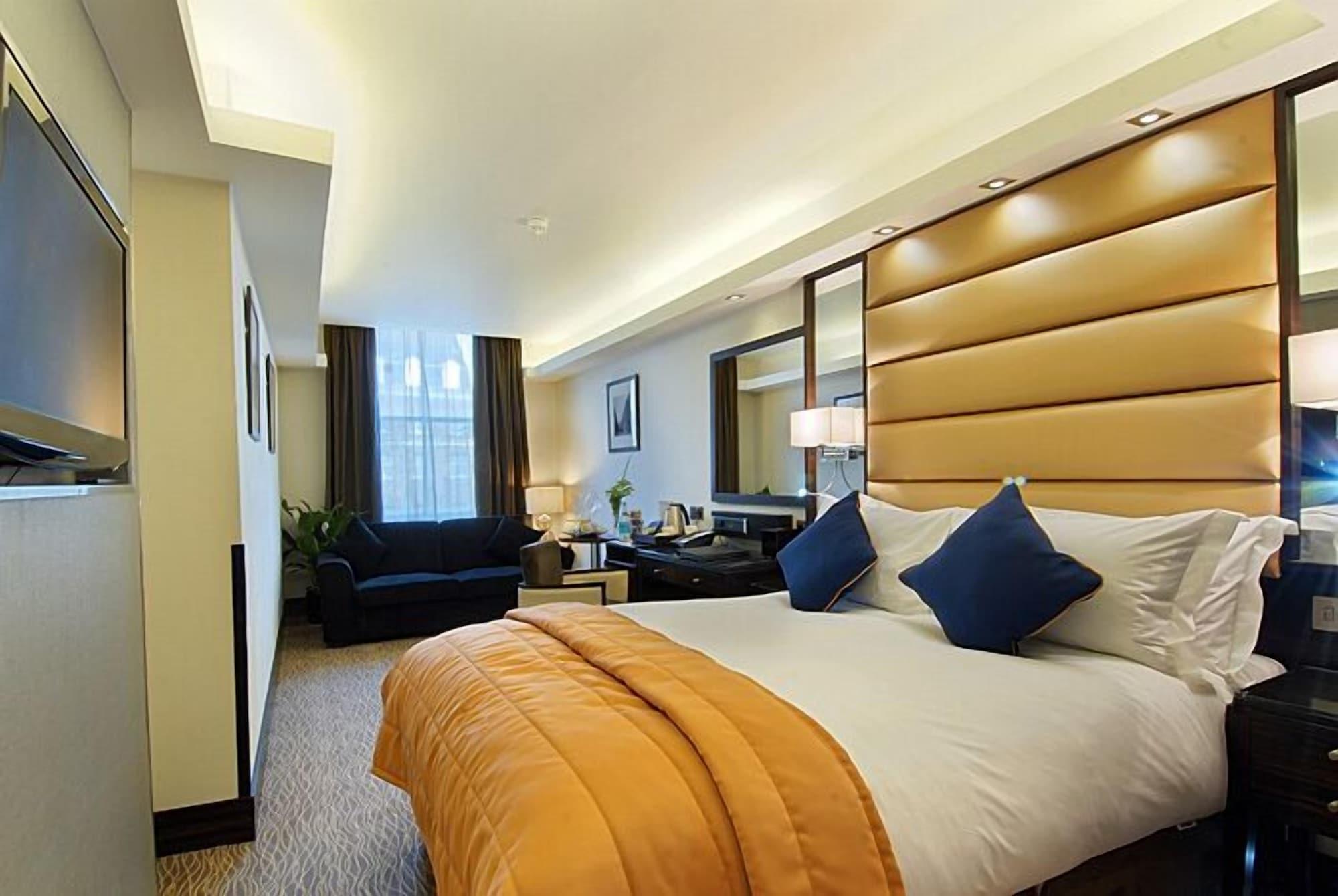 Park Grand Mayfair Londen Buitenkant foto A suite at the hotel