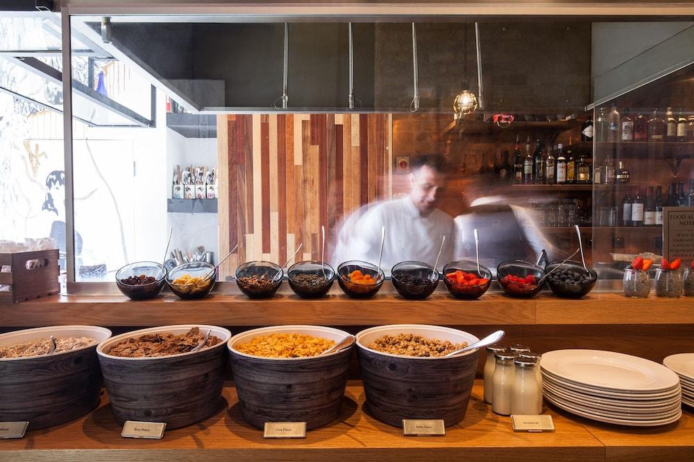 Park Grand Mayfair Londen Buitenkant foto The kitchen at the restaurant