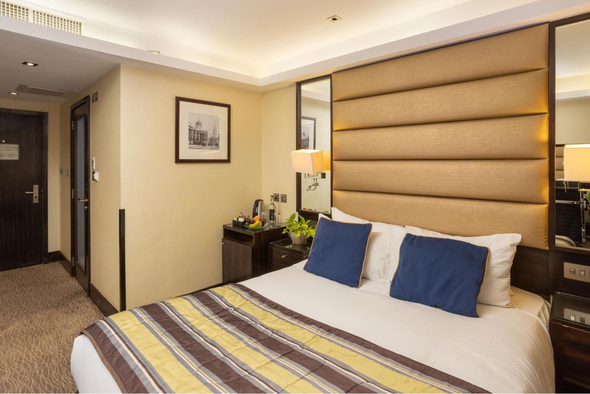 Park Grand Mayfair Londen Buitenkant foto A room at the hotel