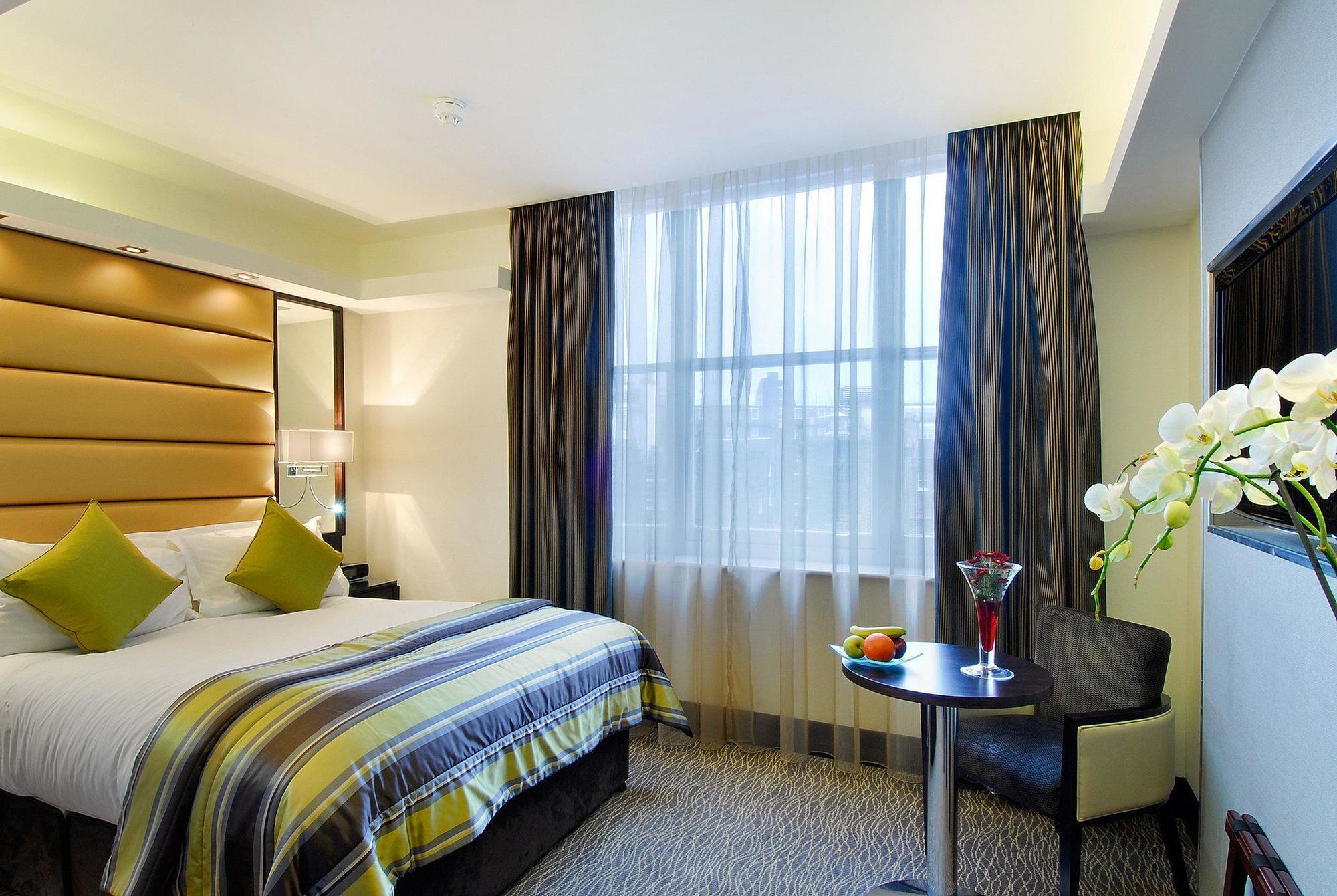 Park Grand Mayfair Londen Buitenkant foto A room at the hotel