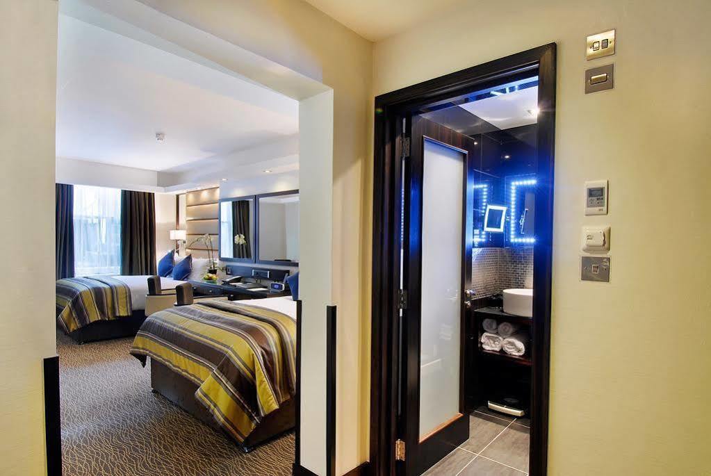 Park Grand Mayfair Londen Buitenkant foto A room at the hotel