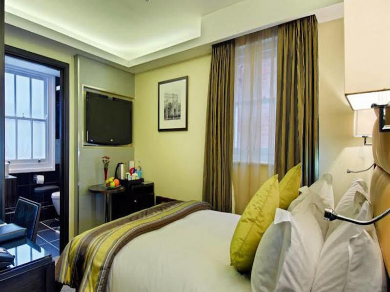 Park Grand Mayfair Londen Buitenkant foto A room at the hotel