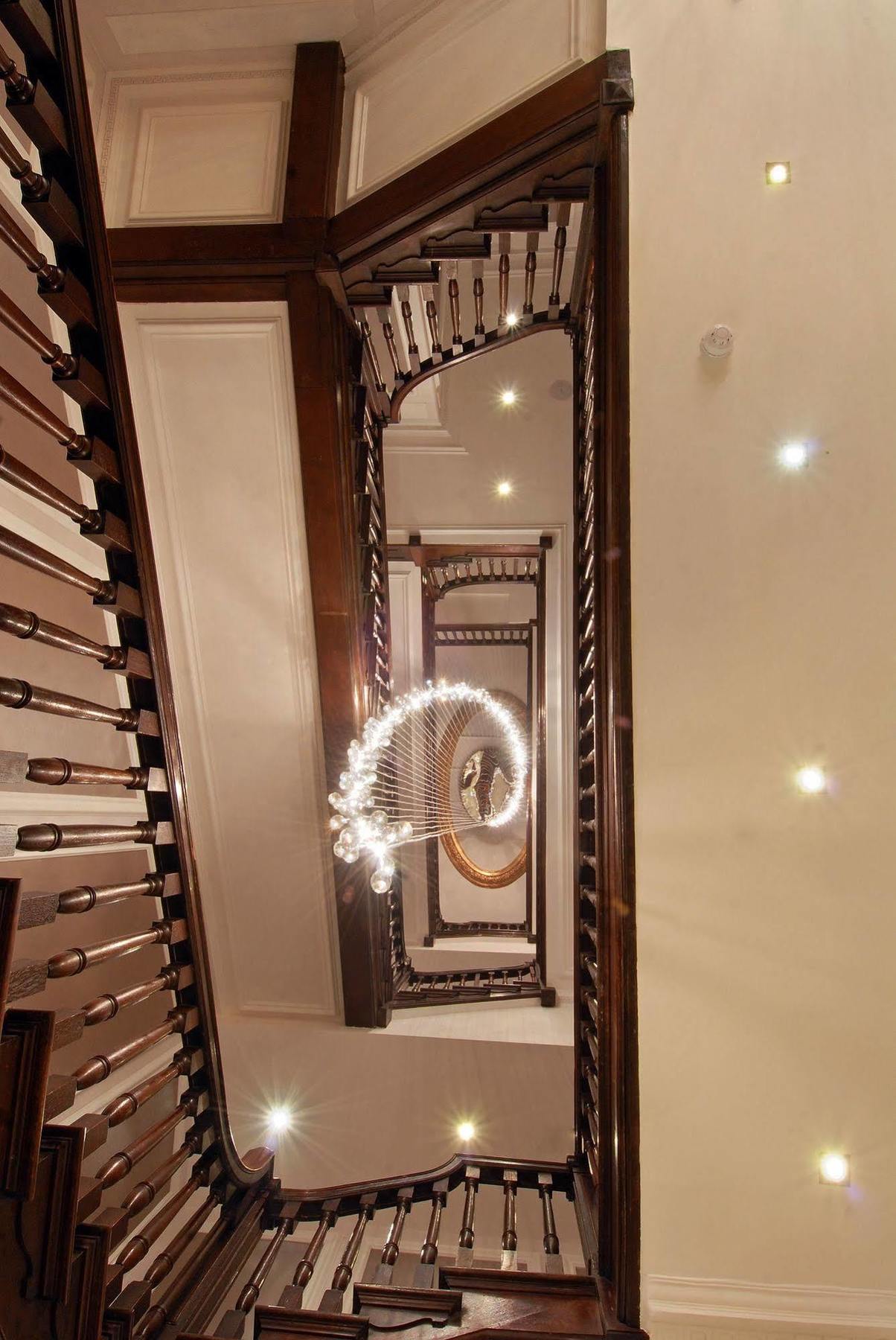 Park Grand Mayfair Londen Buitenkant foto Stairwell
