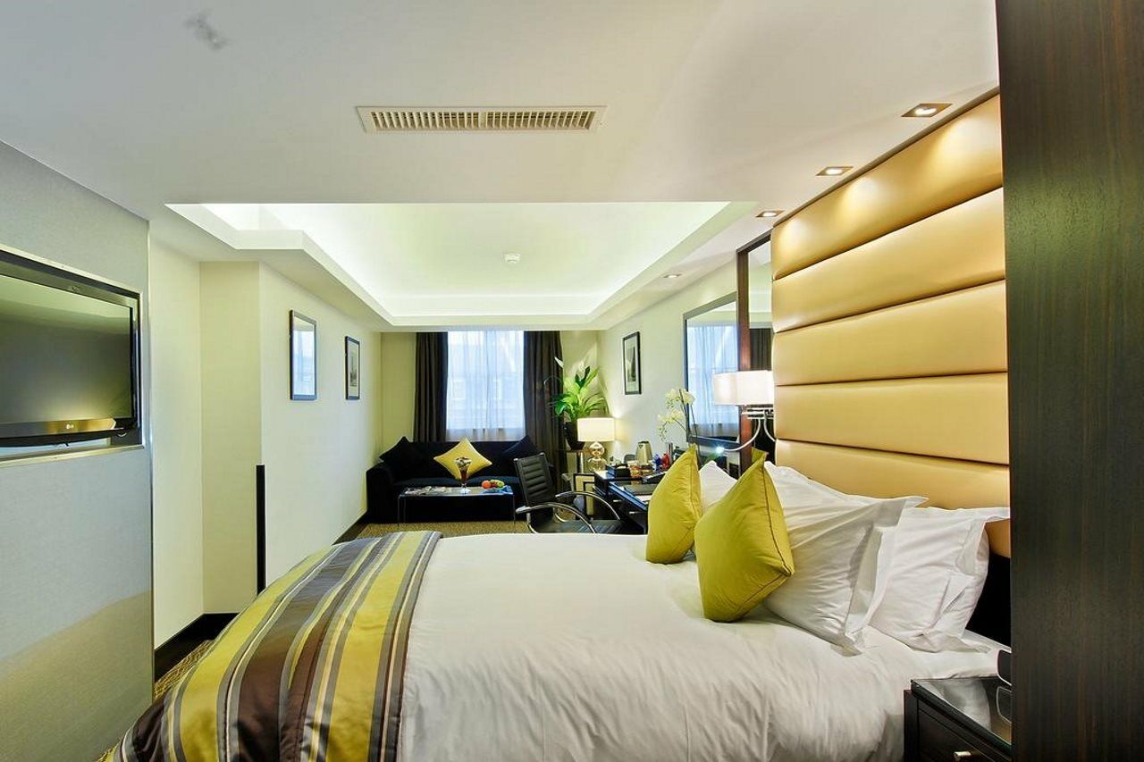 Park Grand Mayfair Londen Buitenkant foto A suite at the hotel